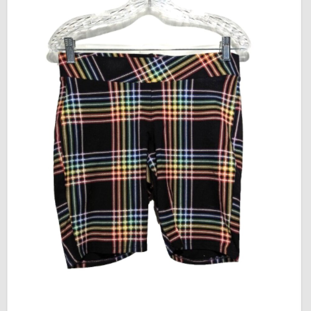 Torrid Pull On Stretch Mid Rise 8" Black Plaid Shorts Size 0 (Large)